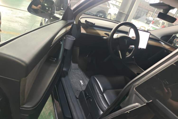 Used Tesla Model Y 2021 Long-Range All-Wheel-Drive Version Driver Seat