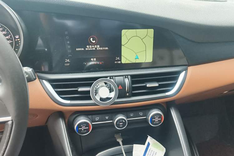 Used Alfa Romeo Giulia 2017 2.0T 280HP Luxury Edition Audio And AC Panel