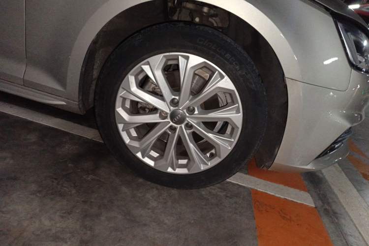 Used Audi A4L 2019 40 TFSI Ambition China VI Right Front Wheel Hub