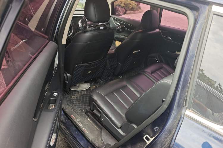 Used BYD Song MAX 2017 1.5T Automatic Smart Connect Elite 7-Seater Left Rear Seat