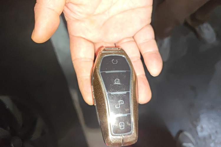 Used BYD Tang New Energy 2024 DM-i Glory Edition 112KM Prestige Model Vehicle Key