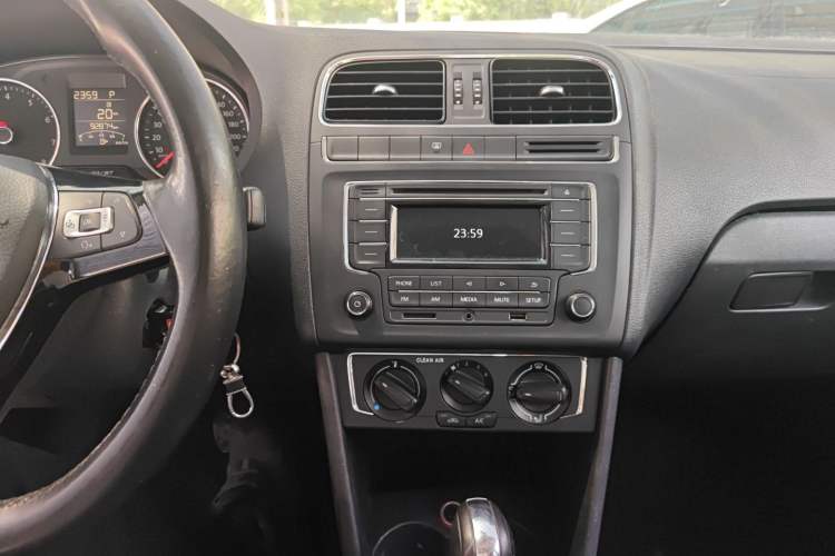 Used Volkswagen Polo 2016 1.6L Automatic Comfort Model
