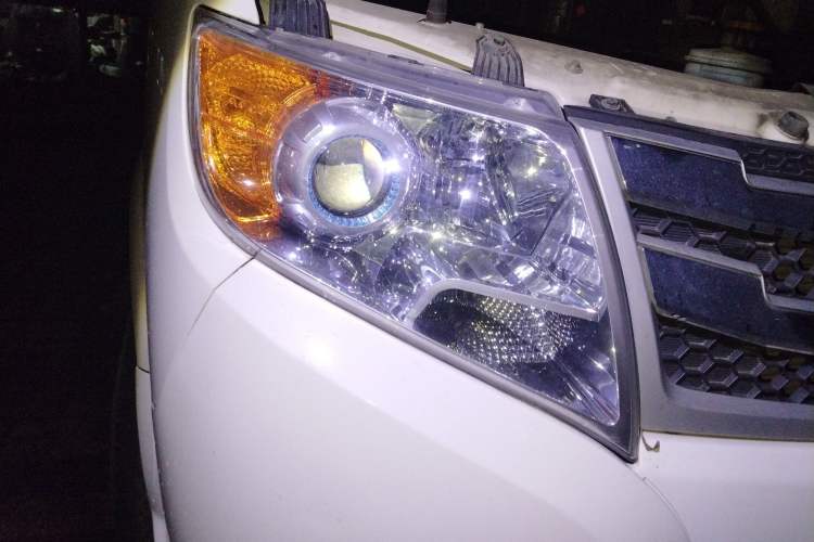 Used Dongfeng Yufeng 2020 2.3T Economy Logistics Vehicle Short Wheelbase Low Roof 5-9 Seater WP2.3
