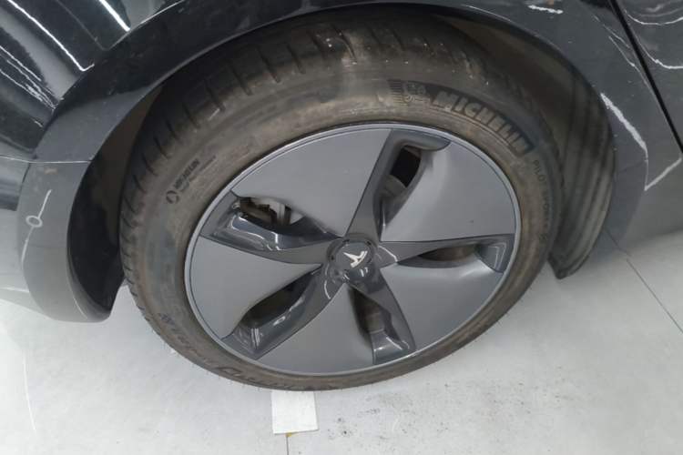 Used Tesla Model 3 2019 Long-Range Rear-Wheel-Drive Version
