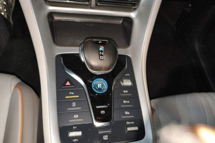 Used BYD Song Pro New Energy 2024 HONOR Edition DM-i 71KM Navigation Model Gear Lever