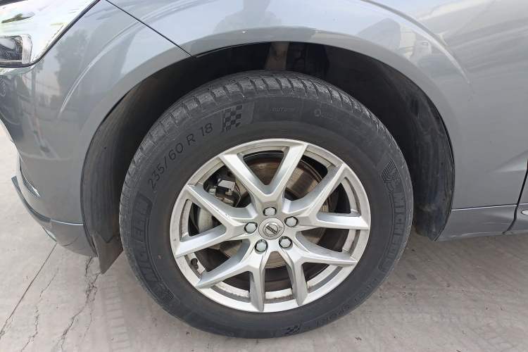 Used Volvo XC60 2021 T5 4x4 Smart Luxury Edition Exterior 4