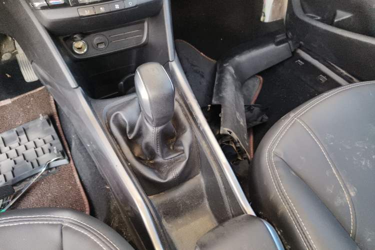 Used Peugeot 2008 2014 1.6L Manual Fashion Edition