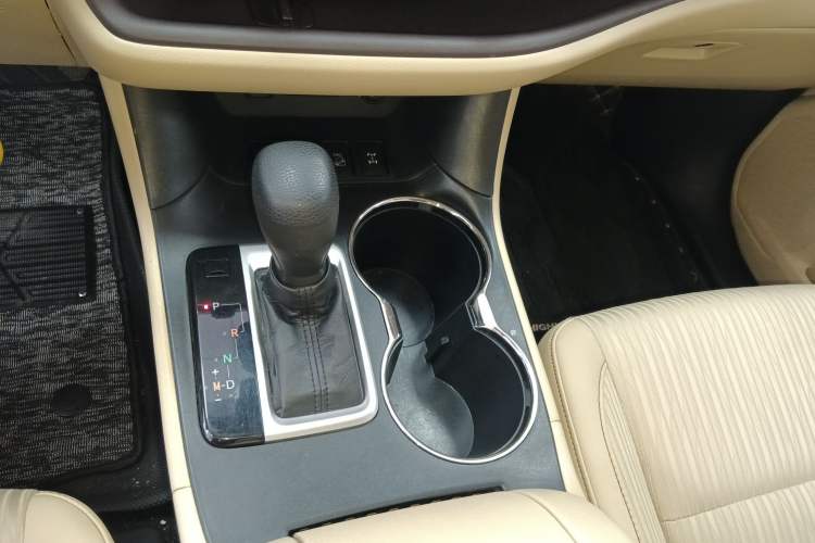 Used Toyota Highlander 2018 2.0T Four-Wheel Drive Elite Edition 7 Seats China VI Standard Gear Lever