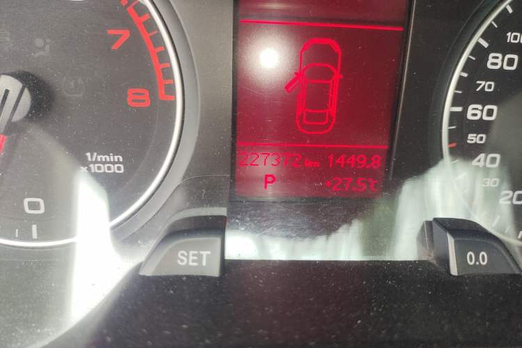 Used Audi A4L 2012 2.0 TFSI Automatic Technology Model Odometer Close Up