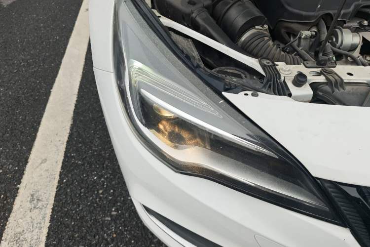 Used Buick Verano 2016 Hatchback GS 20T Dual-Clutch Passionate Sporty Model Right Front Headlight