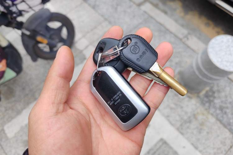 Used Toyota Highlander 2009 2.7L Two-Wheel Drive 7-Seater Luxury Edition Vehicle Key