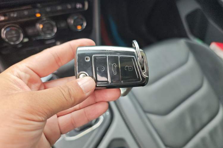 Used Volkswagen Tiguan L 2017 330TSI Automatic Two-Wheel Drive Luxury Edition Vehicle Key