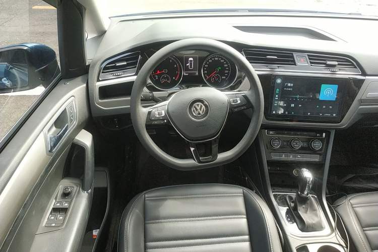 Used Volkswagen Touran 2018 Volkswagen Touran L 280TSI DSG Comfort Edition 7 Seats China V Emission Standard Steering Wheel