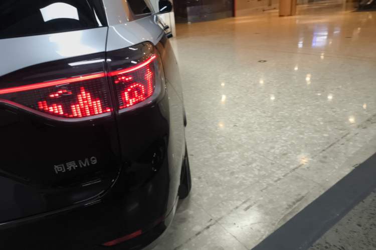 Used Hima AITO M9 2024 Range-Extended Max Edition 42 kWh 5-Seater Version Right Rear Taillight