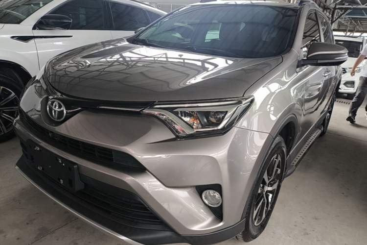 Used Toyota RAV4 2019 2.0L CVT Two-Wheel Drive ZhiShang Version China VI Standard