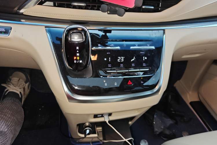 Used Buick GL8 2023 Facelifted Land Cruiser Executive Luxury Version