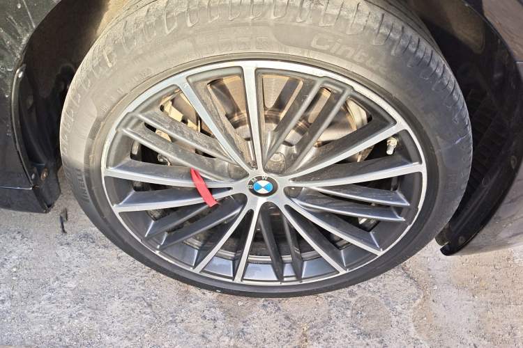 Used BMW 5 Series 2021 530Li Leading Model M Sport Package Right Front Wheel Hub