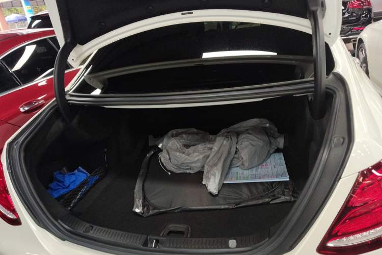 Used Mercedes-Benz E-Class 2018 E 300 L Sporty and Stylish Model Trunk