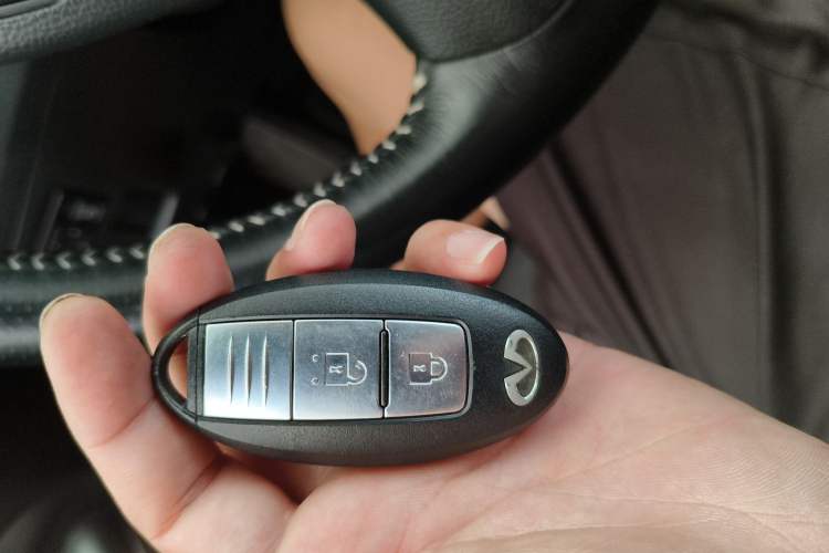 Used Infiniti ESQ 2014 1.6L Spontaneous Edition Interior 1