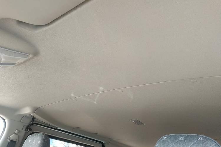 Used SAIC MAXUS Xintu V80 2025 PRO Aoyuntong 2.0T Manual Short Wheelbase Ultra-Low Roof 5/6-Seater
