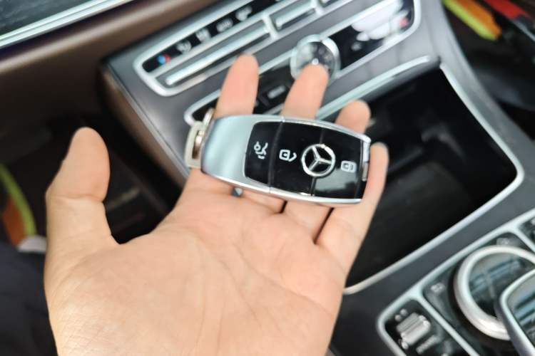 Used Mercedes-Benz E-Class 2018 E 300 L Sporty and Stylish Model