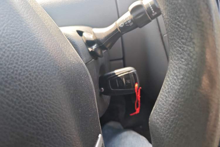 Used SAIC MAXUS Xintu V80 2019 2.5T Classic Model 6-Speed Manual Aotong Long Wheelbase Mid-Height 7-Seater
