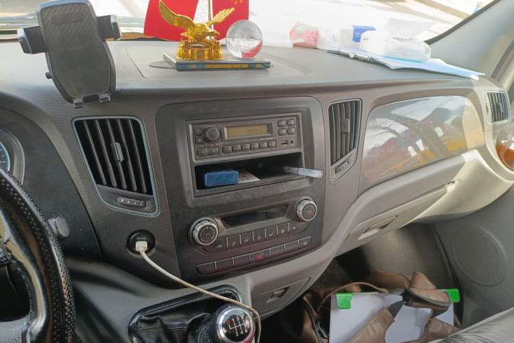 Used Foton Toano 2022 2.5T Manual Jixiang Van Extended Wheelbase Mid-Roof Design Rear Dual Tires 3-Seater D25TCIF1 Audio And AC Panel