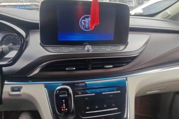 Used Buick GL8 2021 Land Cruiser Executive Class 652T Comfort Model Audio And AC Panel