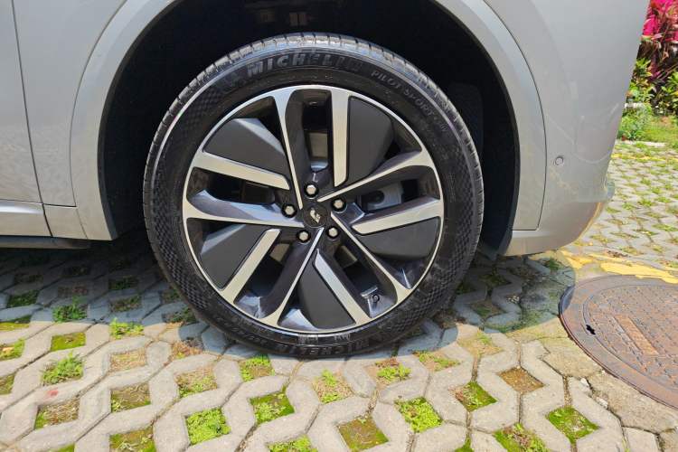 Used Li Auto L9 2022 Max model Right Front Wheel Hub