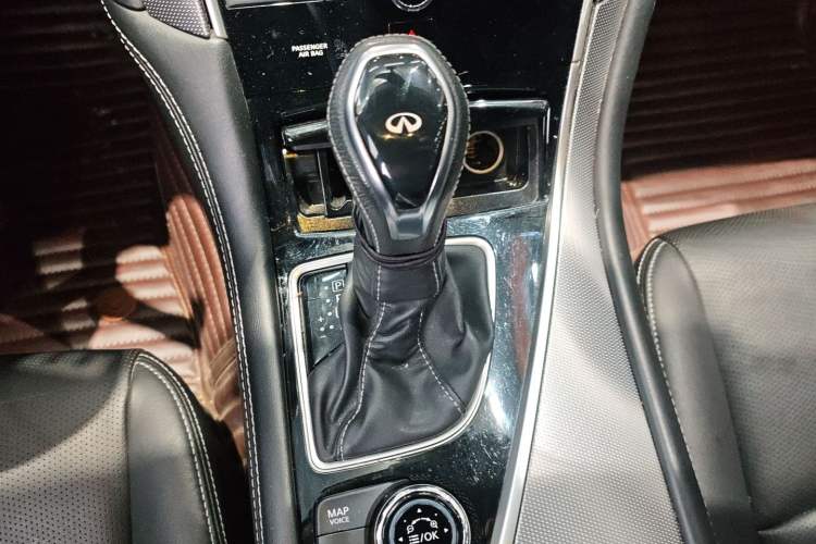 Used Infiniti Q50L 2018 2.0T Enjoyment Version China VI Standard
