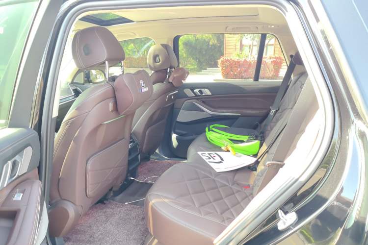 Used BMW X5 2023 xDrive 30Li Luxury M Sport Night Edition Package Left Rear Seat