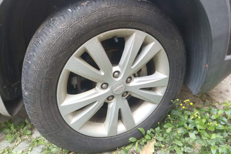 Used Chevrolet Captiva 2014 2.4L 4x4 Flagship Edition 7 Seats Right Front Wheel Hub