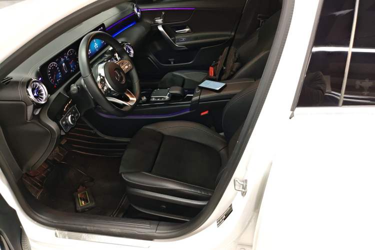 Used Mercedes-Benz A-Class 2022 Revised Version A 200 L Sport Sedan Fashionable Style