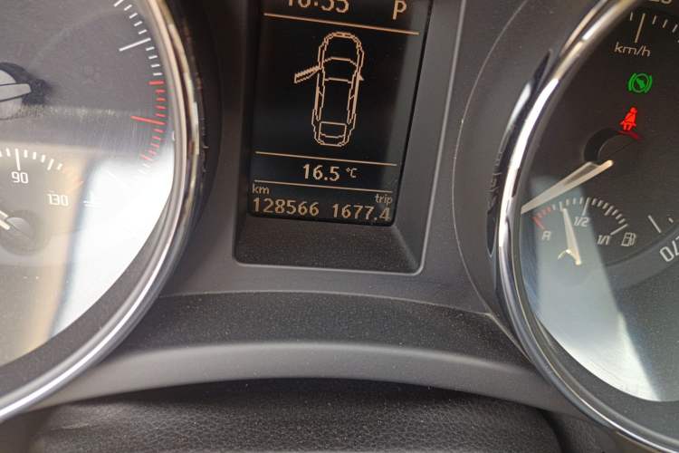 Used Skoda Superb 2012 1.8TSI Automatic Elegant Edition Odometer Close Up