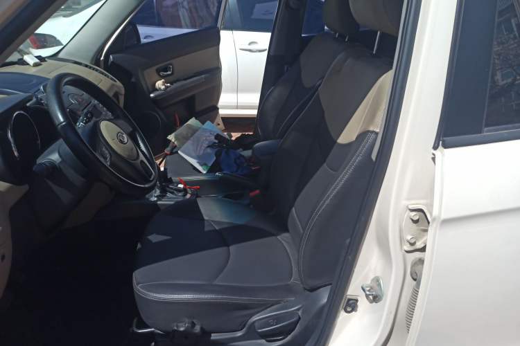 Used Kia Soul 2013 1.6L AT Premium Left Front Seat