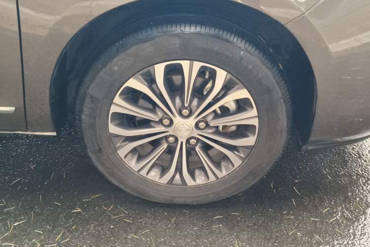 Used Buick GL8 2020 Land Business Class 652T Luxury Model Right Front Wheel Hub