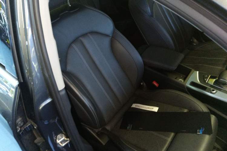 Used Audi A4L 2022 40 TFSI Luxury Dynamic Model Right Front Seat