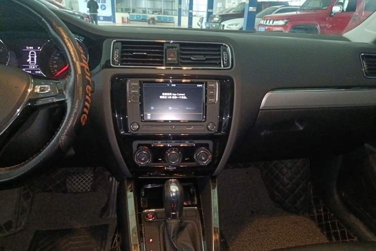 Used Volkswagen Sagitar 2017 180TSI Automatic Luxury Edition