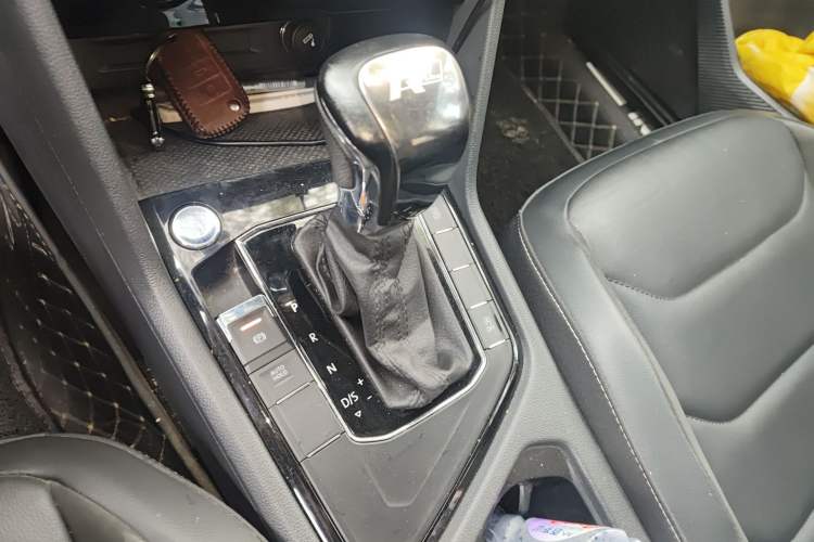 Used Volkswagen Tiguan L 2018 Facelift 330TSI Automatic Two-Wheel Drive Luxury Edition Gear Lever