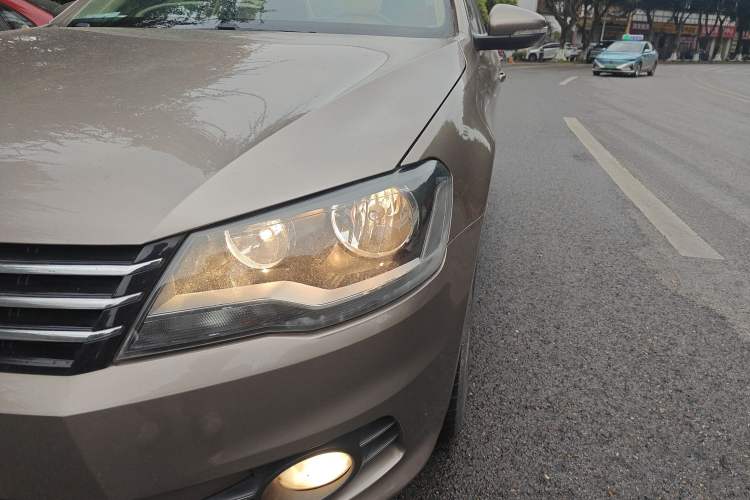 Used Volkswagen Bora 2014 1.6L Automatic Comfort Model Left Front Headlight