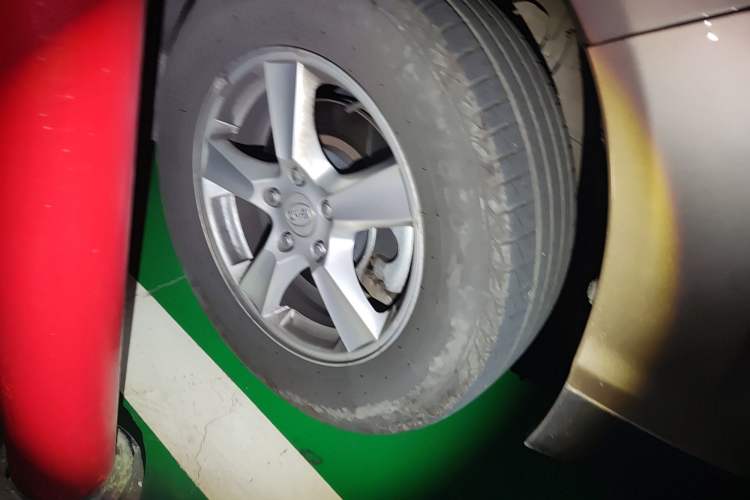 Used BYD S6 2014 2.4L Automatic Prestige 5-Seater