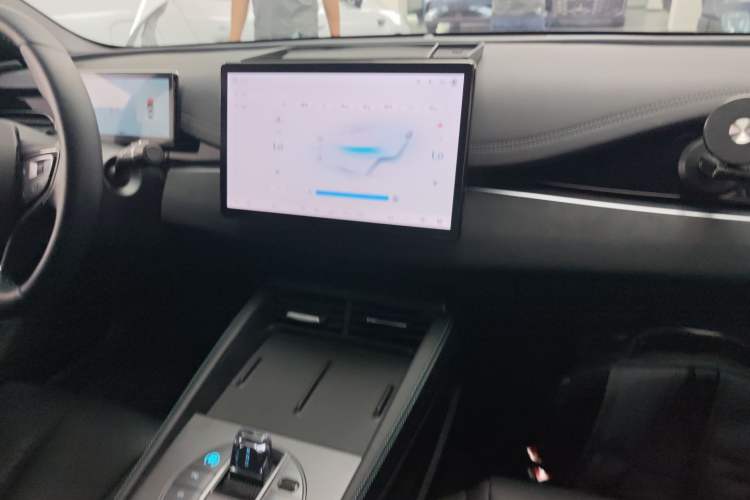 Used BYD Seal 06 New Energy 2025 DM-i Smart Drive 120KM Prestige Model Audio And AC Panel