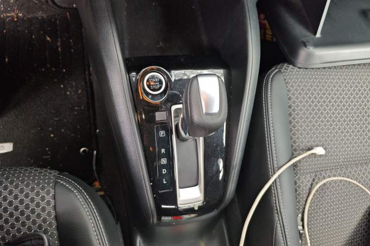 Used Nissan Kicks 2018 1.5L CVT Smart Connect Luxury Edition
