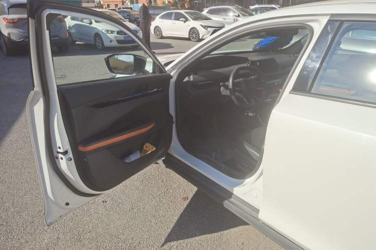 Used Changan UNI-V iDD 2023 ZhiDian iDD 1.5T 113km Smart & Fun Version