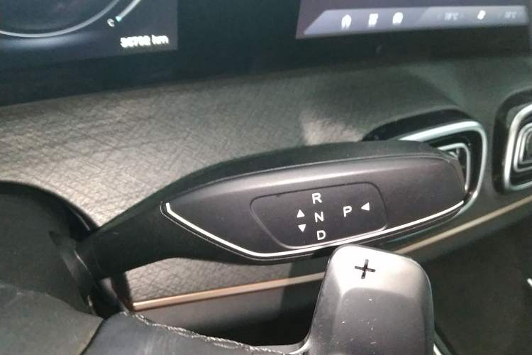 Used Chery Tiggo 9 2023 2.0T Dual-Clutch Two-Wheel Drive Luxury Edition 5 Seats Gear Lever