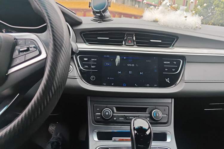 Used Geely Auto Emgrand 2019 Leading Edition 1.5L CVT Luxury Model China V Standard Audio And AC Panel