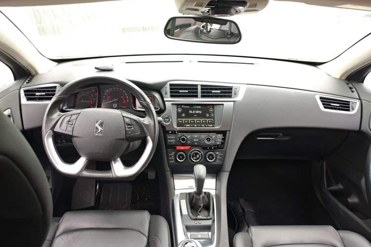 Used DS 6 2016 1.6T Luxury Edition THP160
