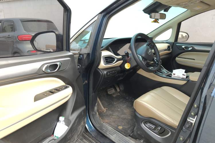 Used GAC Trumpchi M6 2021 PRO 270T Automatic Luxury Edition Driver Seat