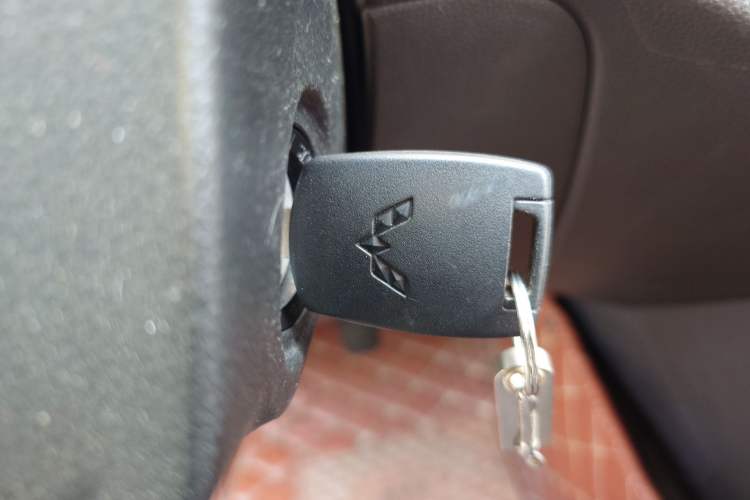 Used Wuling Hongguang V 2019 1.5L Standard Version China VI LAR