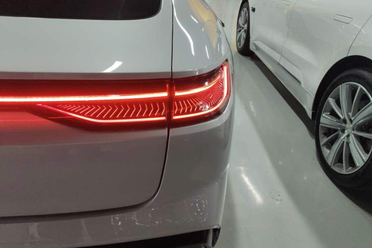 Used Geely Galaxy E8 2025 575 km Exploration Intelligent Driving Edition Right Rear Taillight